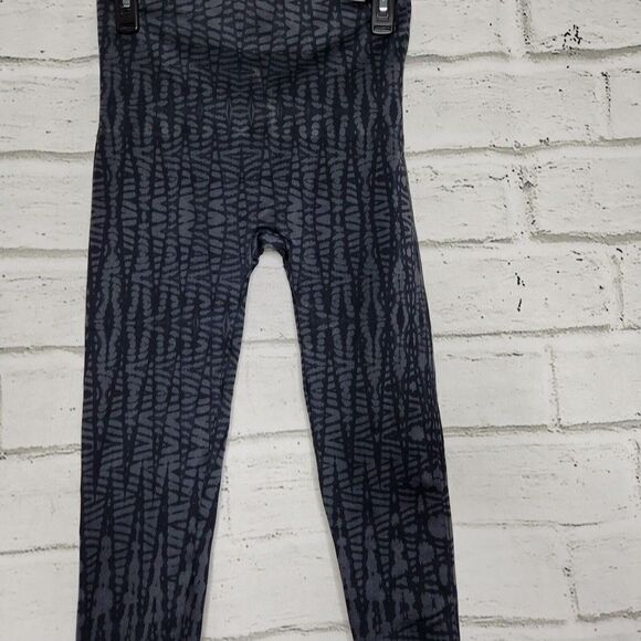 Spanx Look At Me Now Active Women's Gray Black Cropped Capri Leggings Size 1X - Picture 5 of 10